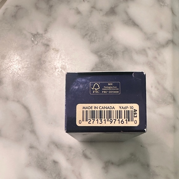 Estee Lauder Double Wear Foundation - Picture 6 of 8